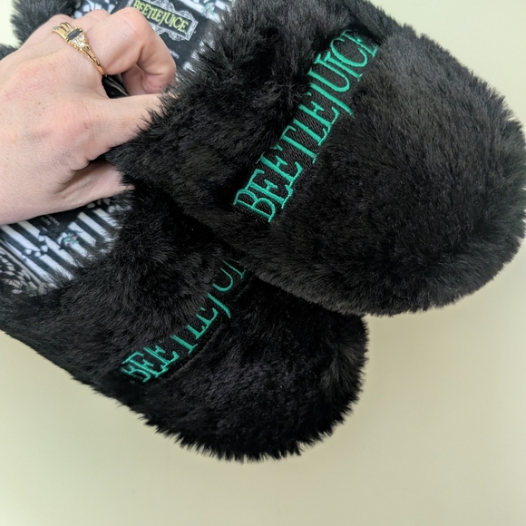 Beetlejuice Black Faux Fur Slippers Nwt - Picture 5 of 5